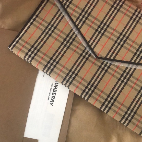 Burberry Handbags - ❌SOLD❌BRAND NEW Burberry Beige and Black Clutch